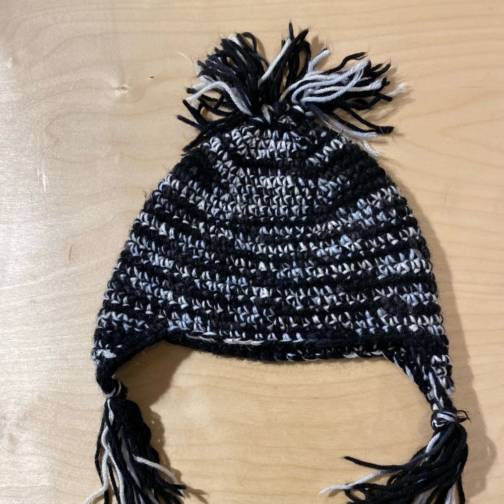 Black and White Owl Knit Hat (DH) - Picture 11 of 11